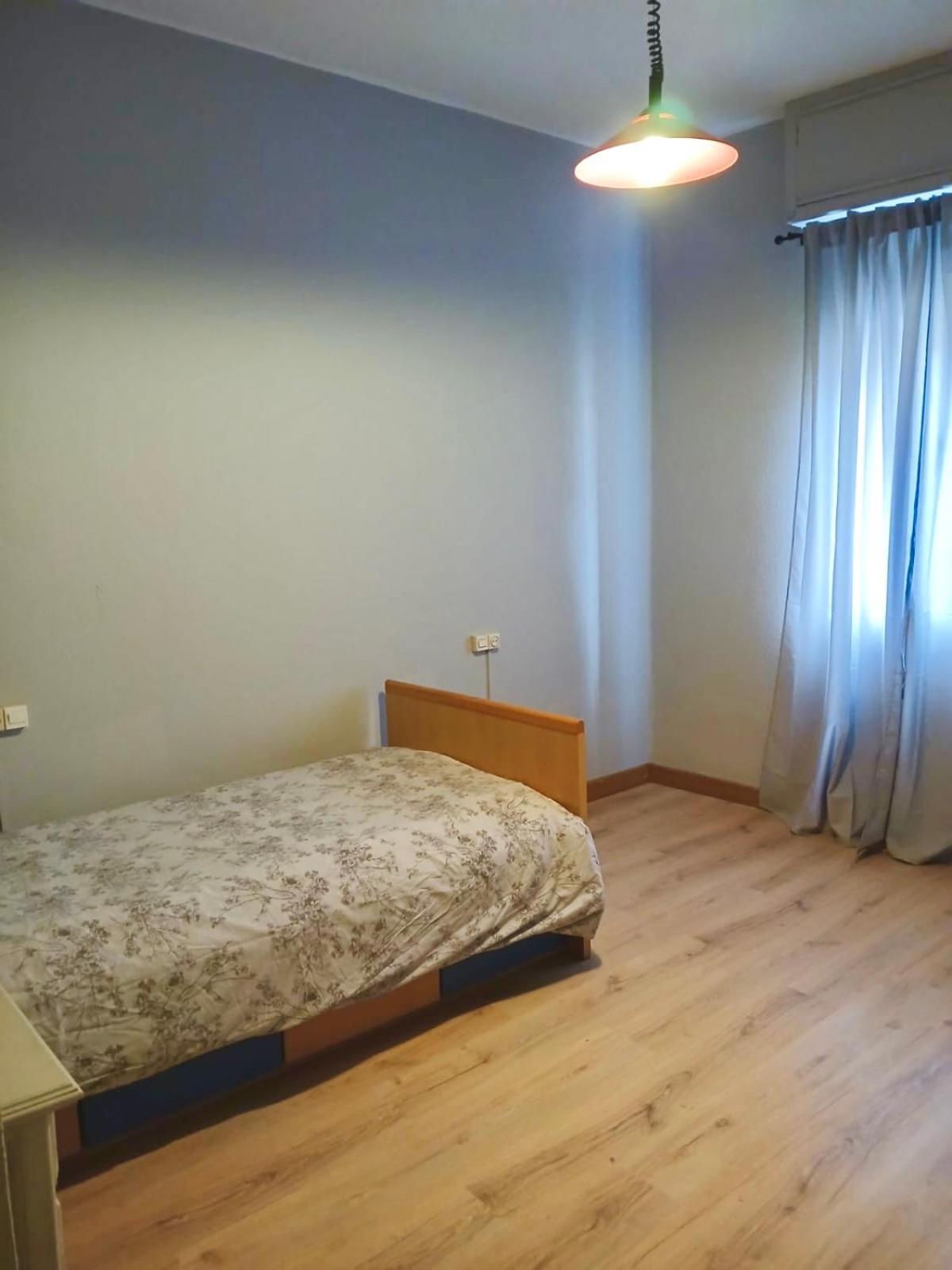 Segundo Antolin Yellow Door Ponferrada Luaran gambar