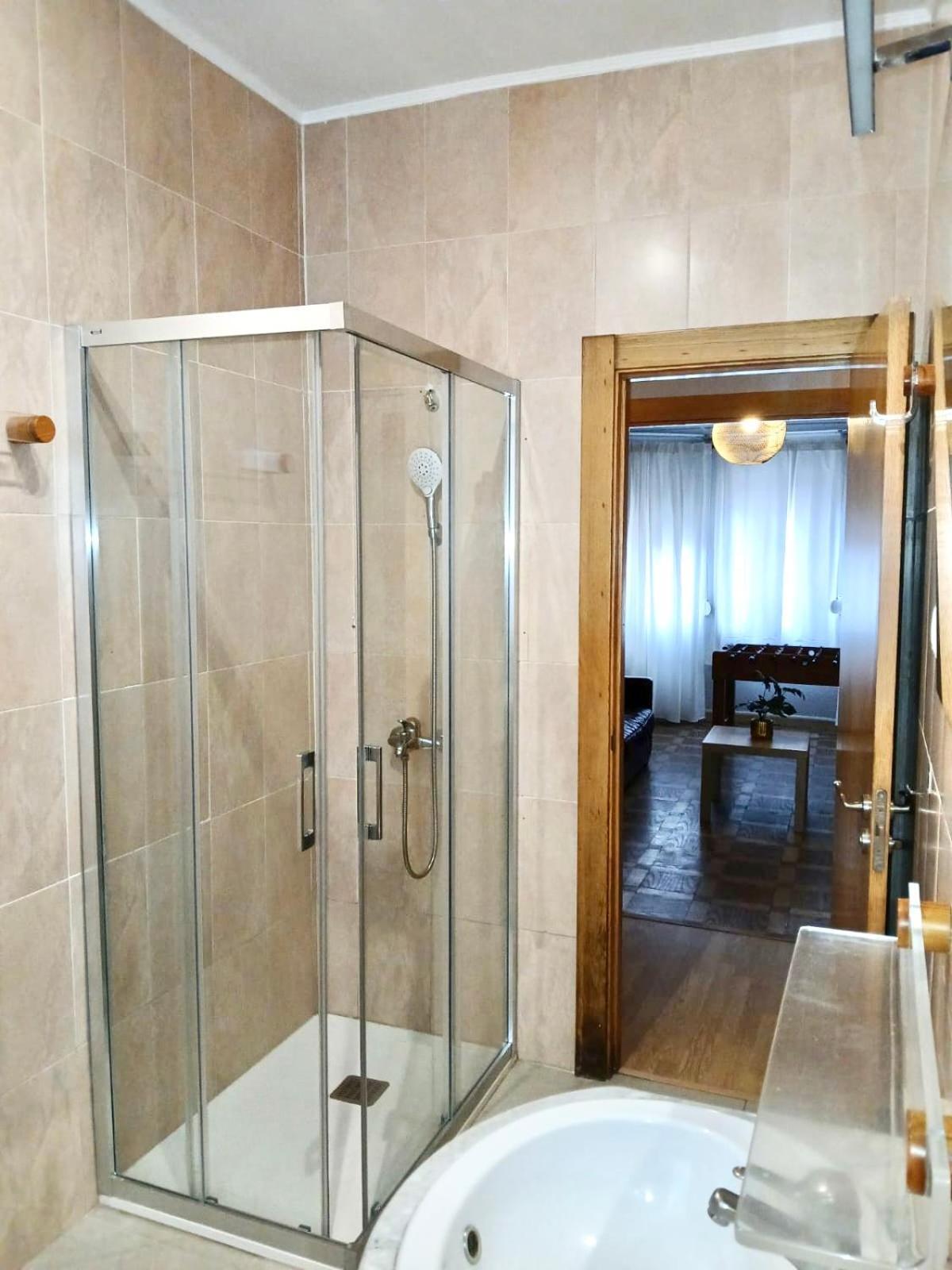 Segundo Antolin Yellow Door Ponferrada Luaran gambar