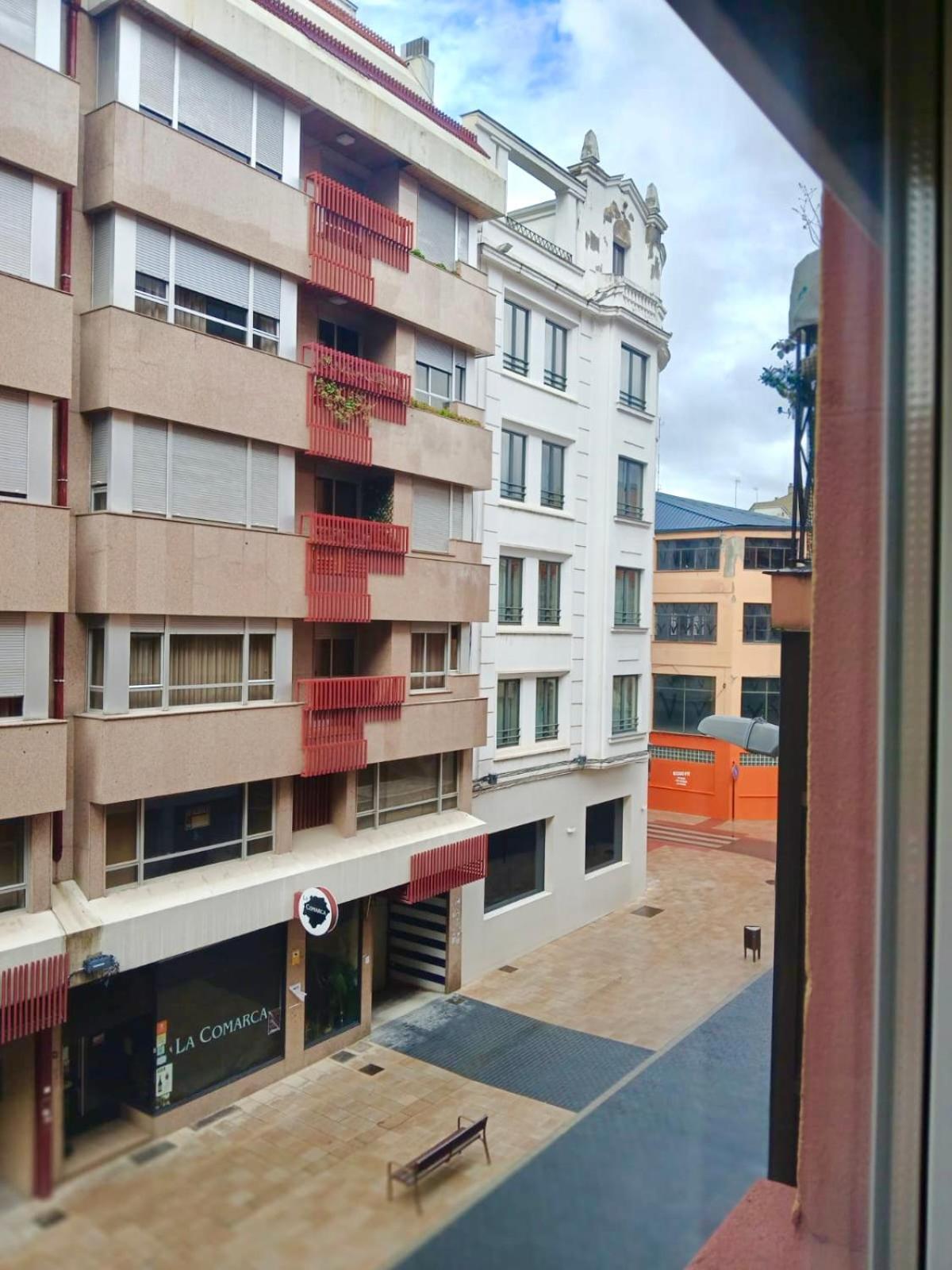 Segundo Antolin Yellow Door Ponferrada Luaran gambar